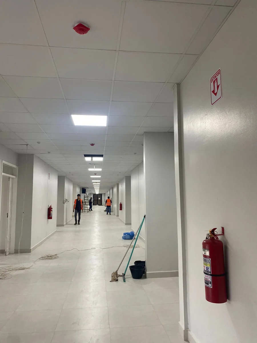 Obra institucional con sistema contra incendio